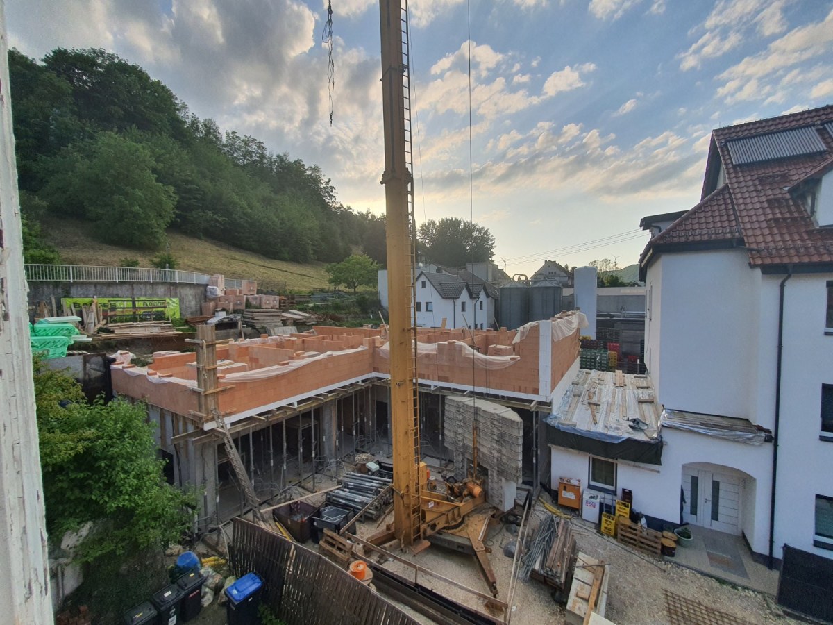 Construction site update / New construction of a car repair shop with two apartments on the upper floor / Neubau einerAutowerkstatt mitzwei Wohnungen im Obergeschoss / Geislingen /&nbsp;Germany